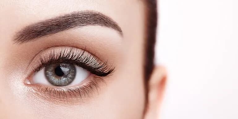 Jak zdjąć doczepiane rzęsy bez uszkodzenia naturalnych włosków