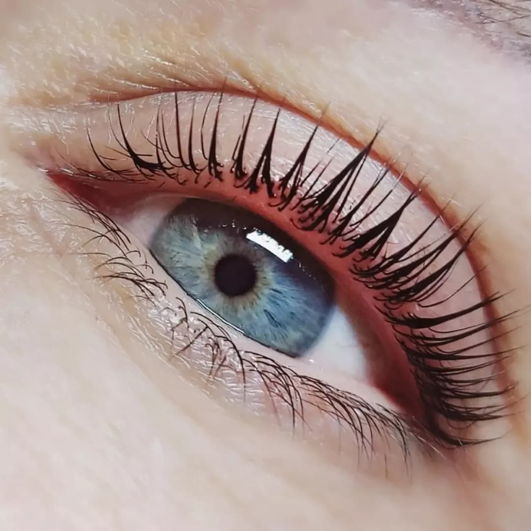 Jak długo utrzymuje się lifting rzęs? Poznaj kluczowe informacje