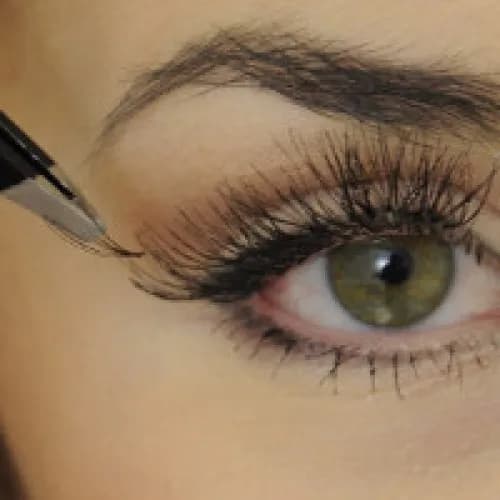 Z czego są zrobione sztuczne rzęsy? Odkryj ich sekrety i różnice