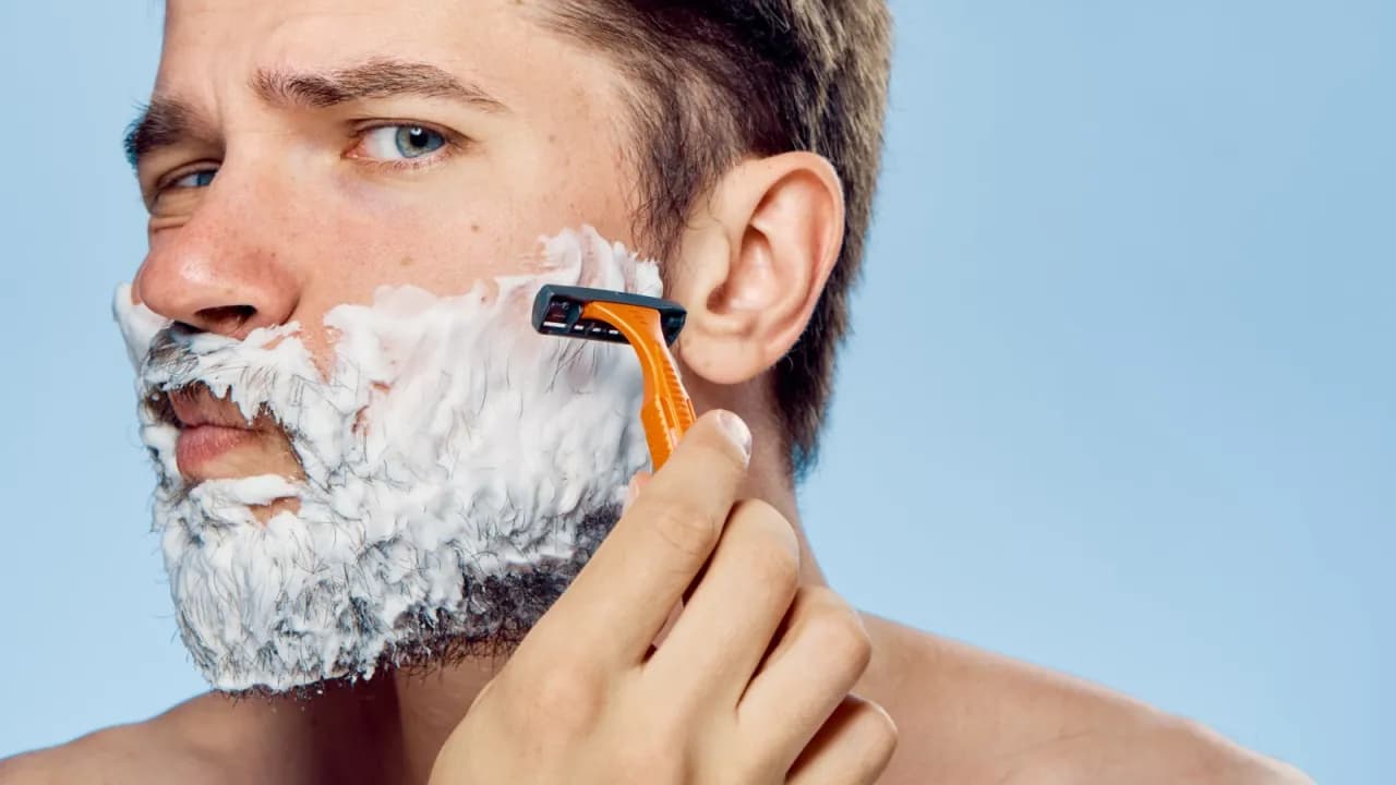 Jak szybko pozbyć się krost po goleniu i uniknąć podrażnień