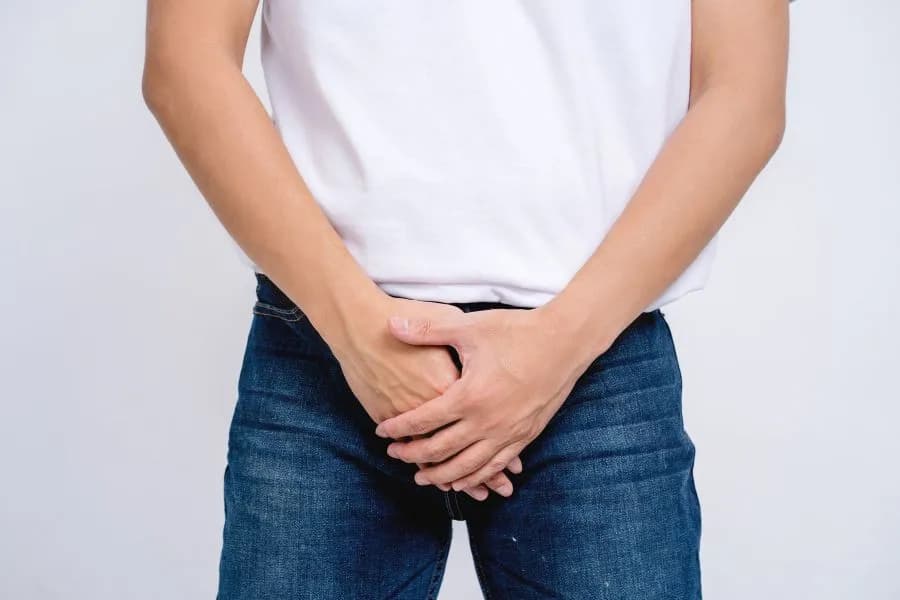 Jak bezpiecznie i skutecznie golić jądra, unikając podrażnień?