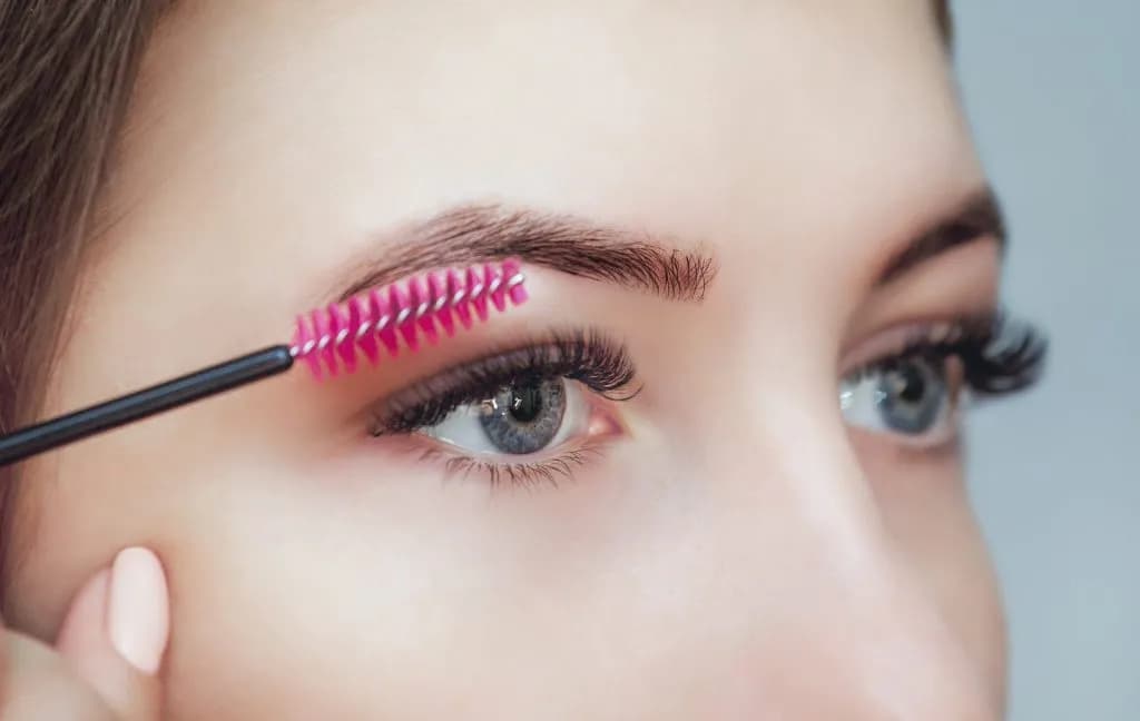 Jak dbać o rzęsy, aby były zdrowe i długie – unikaj najczęstszych błędów
